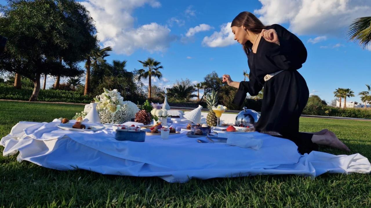 The View Bouznika Ξενοδοχείο Εξωτερικό φωτογραφία A picnic in Florida