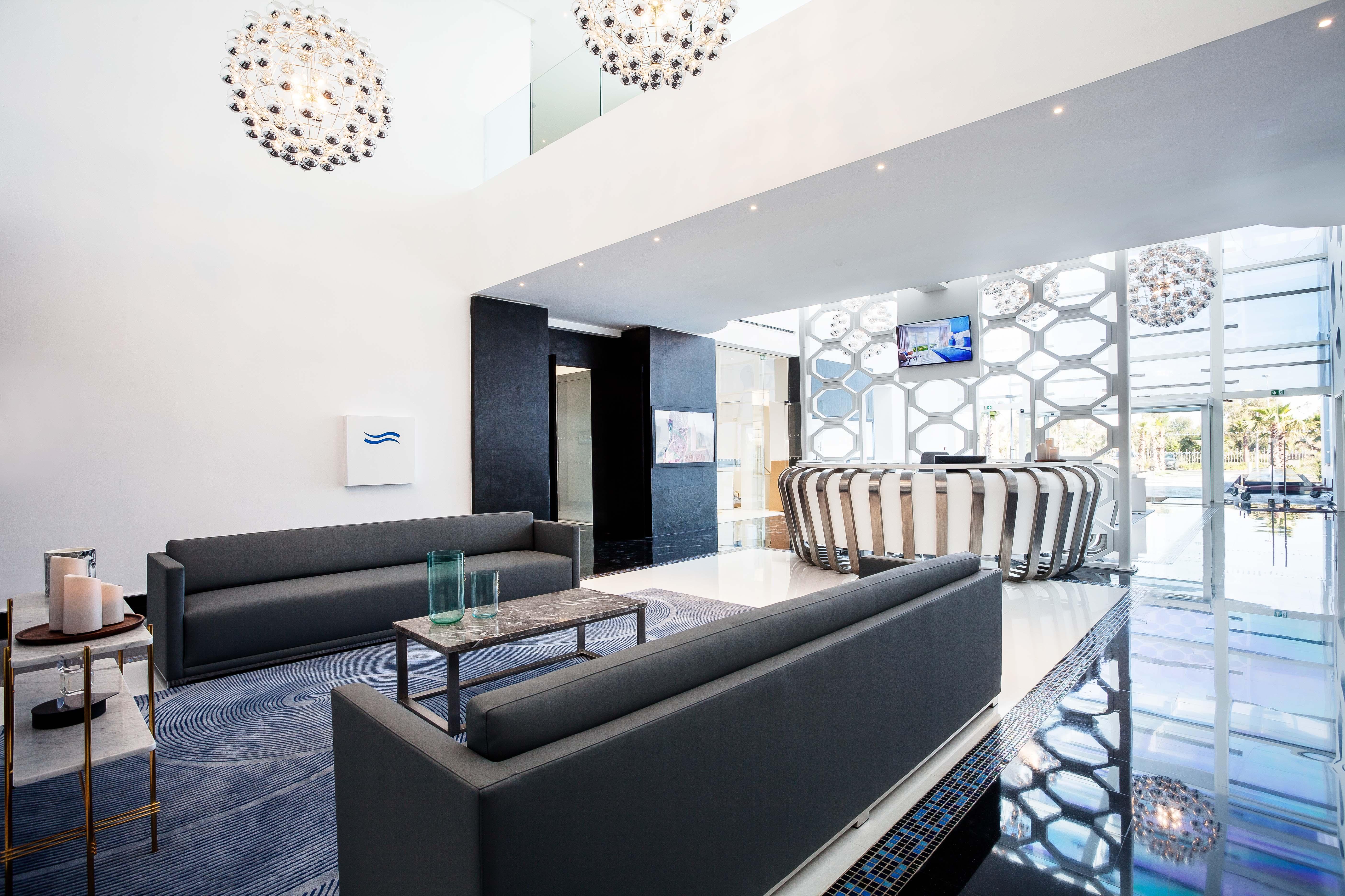 The View Bouznika Ξενοδοχείο Εξωτερικό φωτογραφία The lobby of the hotel