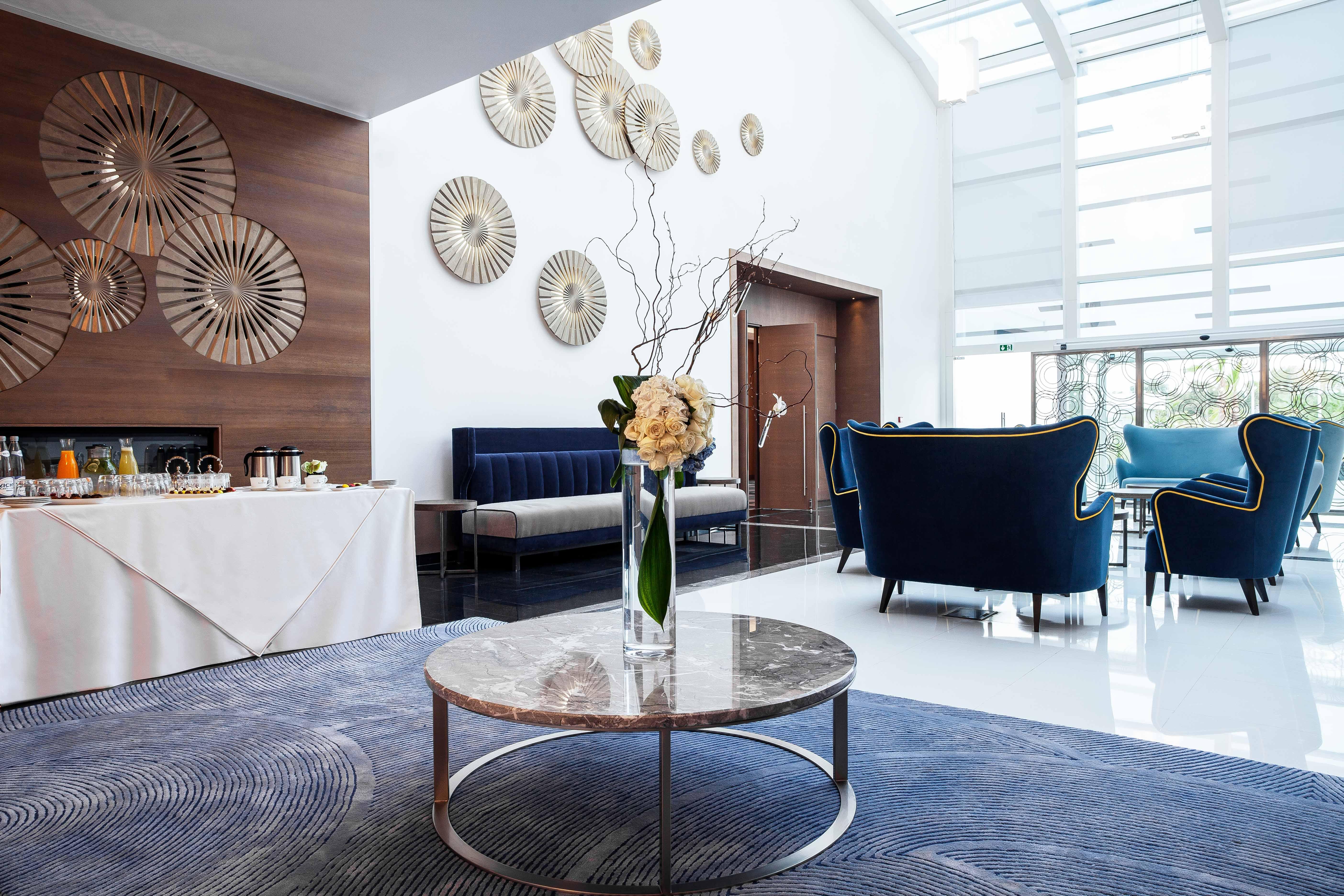 The View Bouznika Ξενοδοχείο Εξωτερικό φωτογραφία The lobby of the hotel